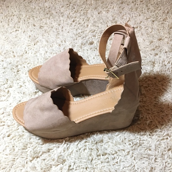 Platform Sandals - Picture 2 of 5